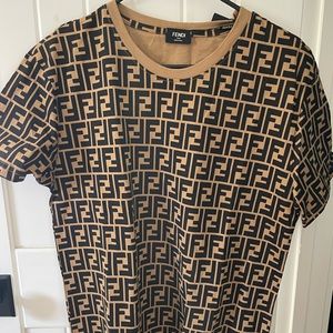 Mens Small Fendi shirt 🔥